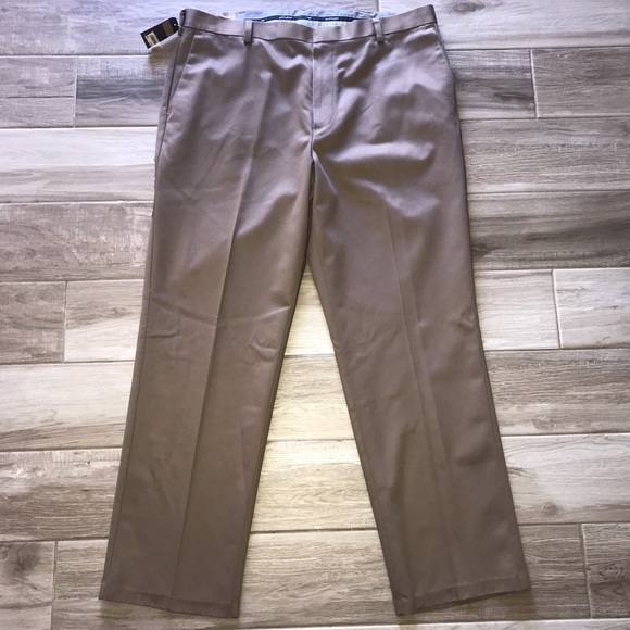 Dockers D3 Classic Fit Khaki Pants - Picture 1 of 4